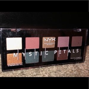 Brand new NYX eyeshadow pallet